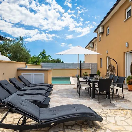 Vila Skarec 2 By Guide